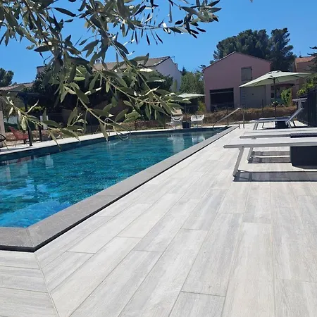 De 78 M2 A 400m De La + Piscine Holiday home